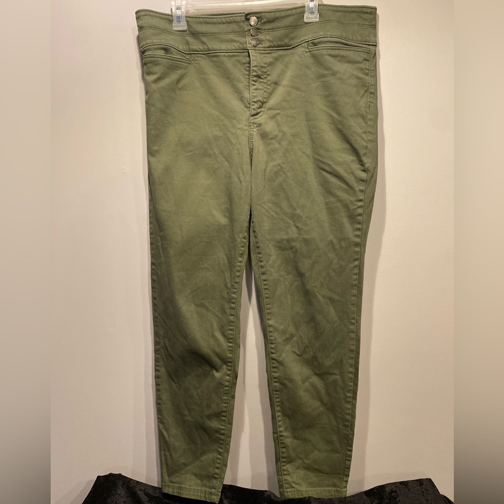 Olive Loft Cropped Straight Leg